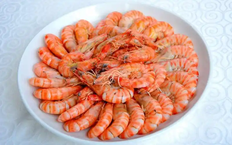 白灼海虾的做法 l 今天买的海虾又大又新鲜,用来做白灼海虾最合适不过