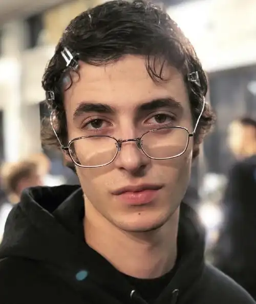 帅哥1997年的 身高188cm 西班牙人  奥斯卡和马甜甜已经成为了我每晚