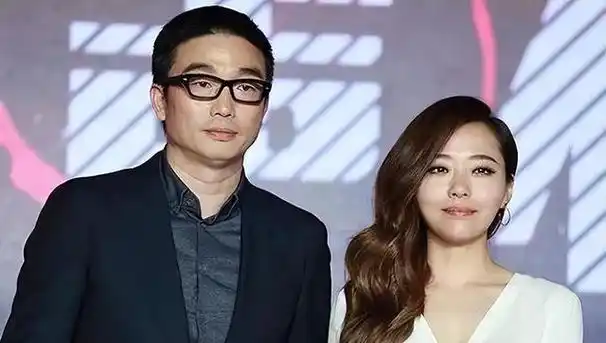 张靓颖与冯轲相爱15年,却被骗走6亿家产,离婚5年后二人天差地别