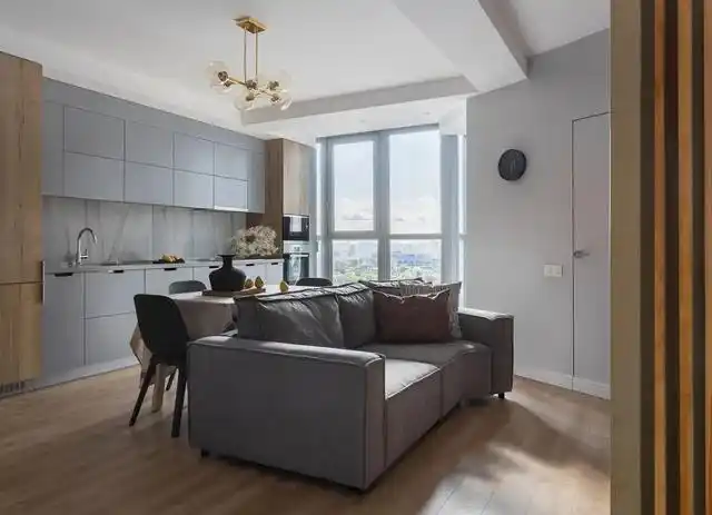 主厅 大多数人不喜欢横厅格局的原因,主要是觉得沙发没没靠墙,这样的