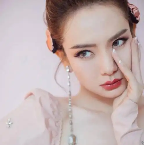 【微信头像】戚薇