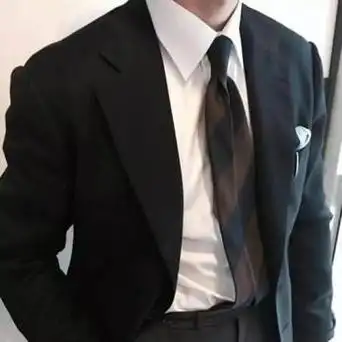 成熟稳重绅士男人摸下巴西装头像 男生头像图片大全 -【爱个性】