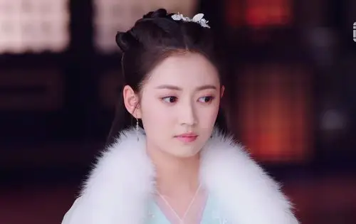 陈钰琪《两世欢》中造型灵动,风眠晚颜值爆表,穿粉色太好看了