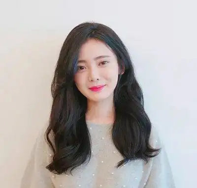 女孩子网红中长卷发设计推荐想尝试烫发的女孩子get