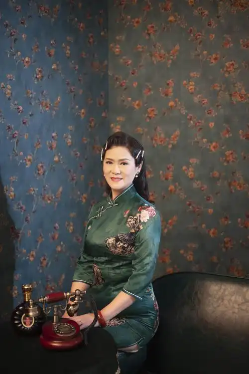 夕阳红的美篇旗袍女人