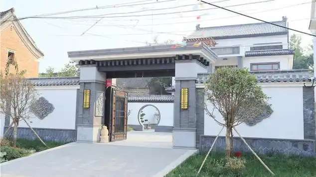 网易视频-中式别墅庭院门头设计,砖雕装饰彰显主人智慧