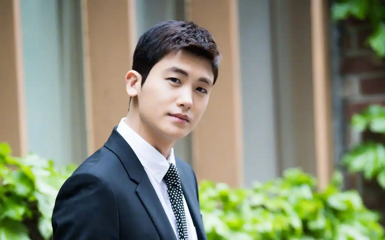 韩剧《suits》朴炯植帅气图片桌面壁纸-日韩影视-手机壁纸下载-美桌网