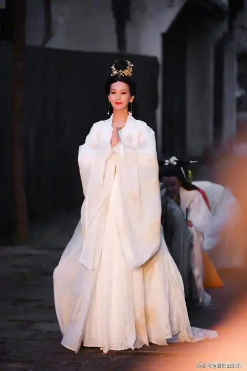 原创赵雅芝再扮古装梦回白娘子气质出众这状态真不像67岁