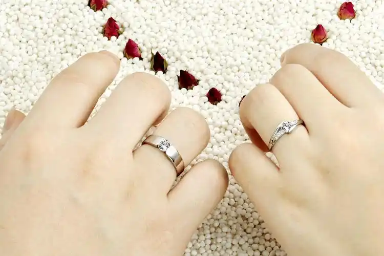 正品白金 钻石戒指 情侣对戒 男女结婚戒子 周大福 pt950铂金钻戒