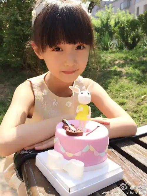 纪姿含:赶在雷雨前和阳光有个约会[蝴蝶结][蝴蝶结]