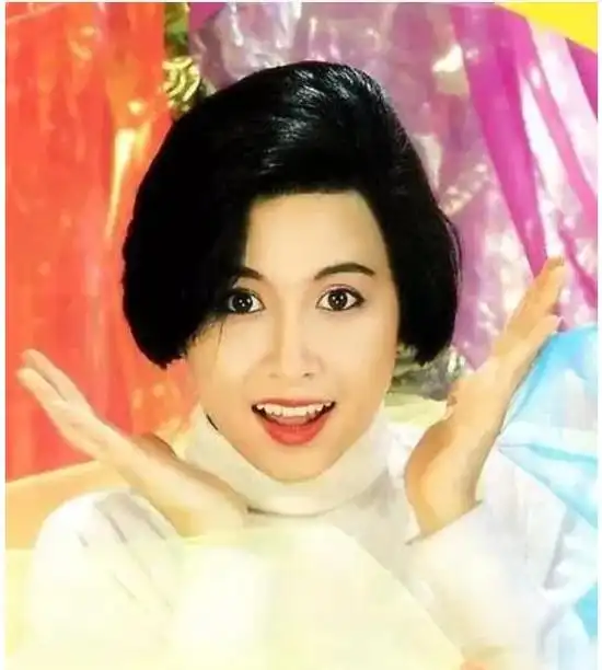 邵美琪与郑伊健相恋7年,却遭梁咏琪横刀夺爱,如今生活无比凄凉