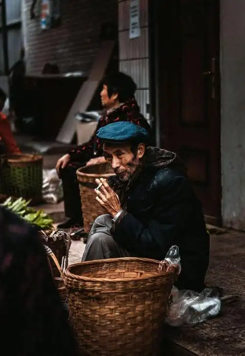 这就是最真实的生活写照,有一天我们也会老去!