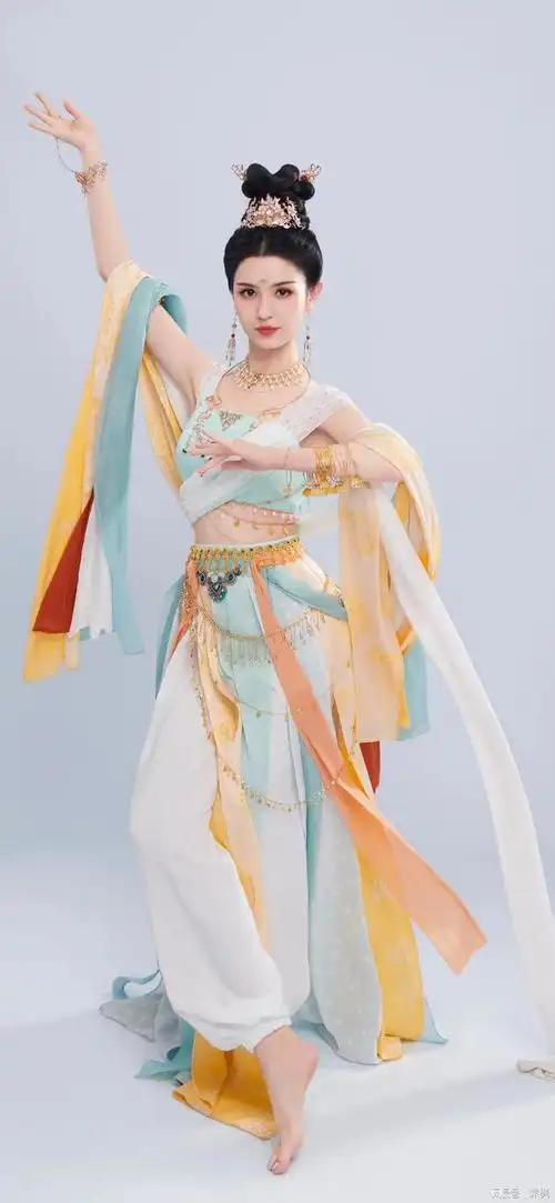 哈妮克孜壁纸分享,一位新疆美女