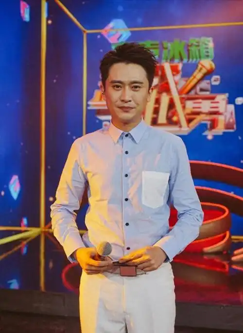 杨帆曾经被称为撒贝宁的接班人到如今幸福的家庭主男