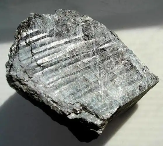 名字叫辉的人多了去了,不知你有没有听说过辉石?