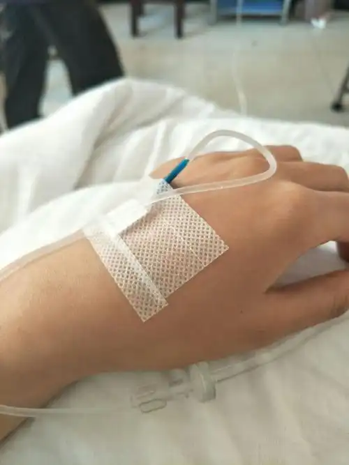 水友们~昨晚烧了一晚,今早依然没有退烧,吃药不顶