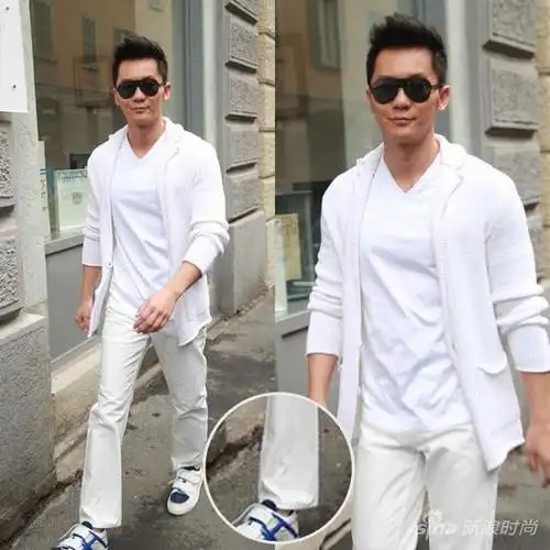 露脚男神之李晨为了潮运动鞋都不穿袜子