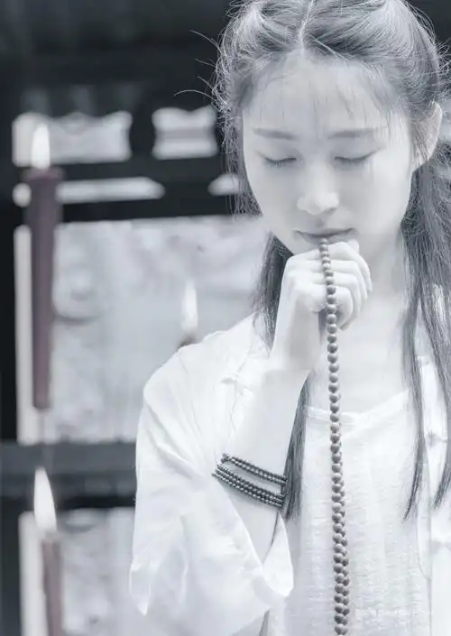 的雾编织成一袭白衣从此每一场清晨中的你都是银白色文/阿斗清风与你