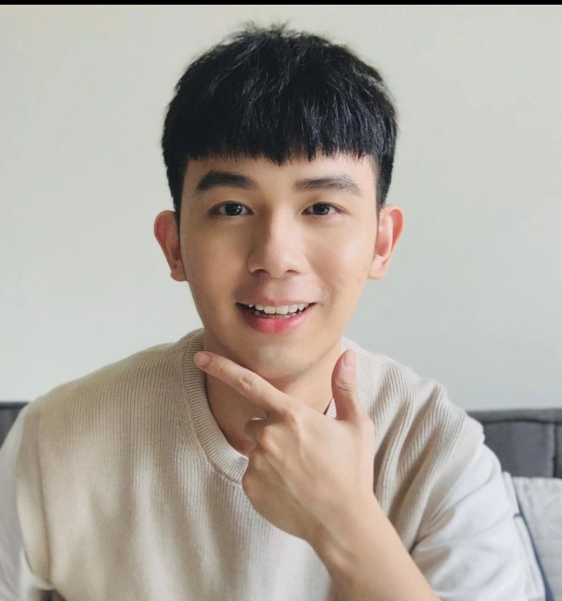 很多30岁以下的男士都特别喜欢剪这样的发型,尤其是年轻的学生,剪完很