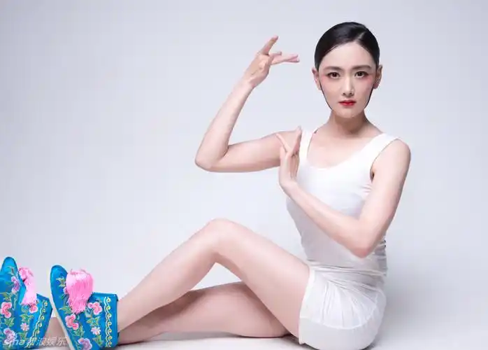 组图:陈洁戏曲元素写真曝光 时尚碰撞展东方美_高清图集_新浪网