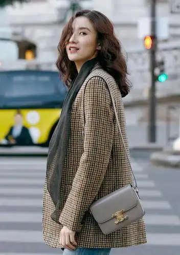 宋佳堪称街拍女王,私服穿搭又甜又优雅,帅气高级又不失舒适感