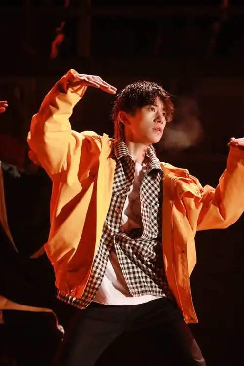 千玺的年龄小,但跳舞的时间真的长到可以做老师.