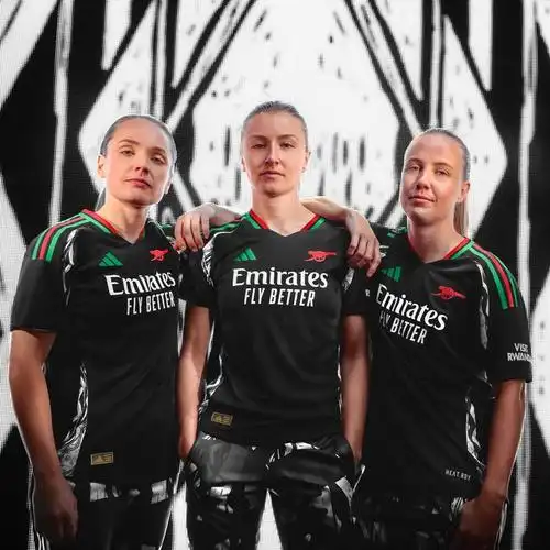 如何评价? 阿森纳发布新赛季客场球衣:主体为黑色,搭配红绿白三色