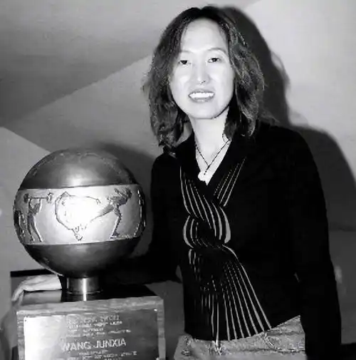 原创东方神鹿王军霞23岁拿奥运金牌3个孩子3个爹现家庭