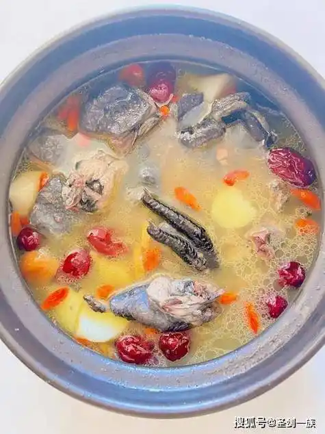 女人脸色差,常吃八道补气血的菜谱,脸色红润有光泽,越吃越好看