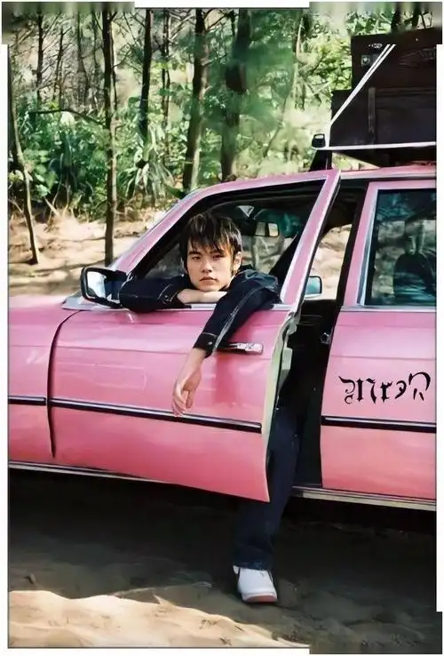 先收藏周杰伦晒老照片20年前的他已经很迷人了多图