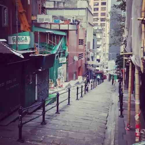 p>香港石板街,其实即砵甸乍街,位于 a target="_blank" href="/item