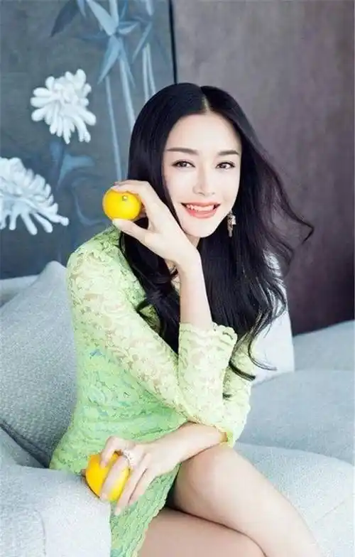 琼瑶阿姨只夸过两个人,一个是蒋勤勤,送了艺名水灵,就是曾经饰演