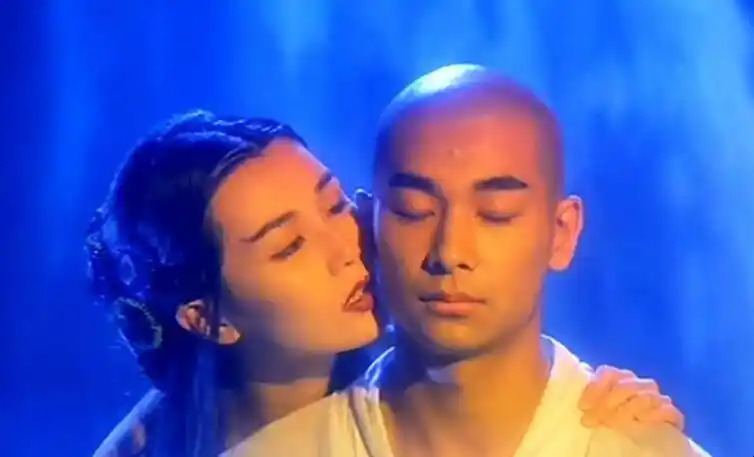 1赵文卓在电影《青蛇》里扮演法海.