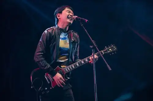 新裤子乐队2019昆明草莓音乐节彭磊赵梦