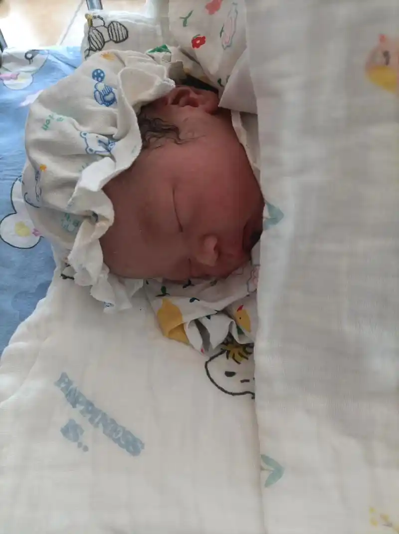 刚刚出生的小宝宝 #爱你宝贝787878 #喜迎男宝宝 #母子平安