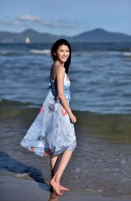 徐洁儿活力写真发布治愈笑容感染力十足