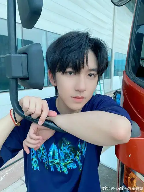 贺峻霖个人资料 - 贺峻霖演过的电视剧 - 贺峻霖电影全集 - 策驰影院