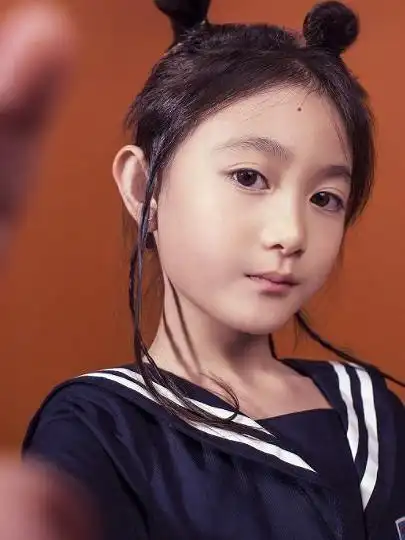 有一种"美颜"叫奥莉长大:7岁颜值开挂,不去当童星有点可惜了