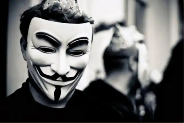 如果过分谦虚,就会变成卑躬屈膝,显得很虚伪,给人一种心机重,城府深的