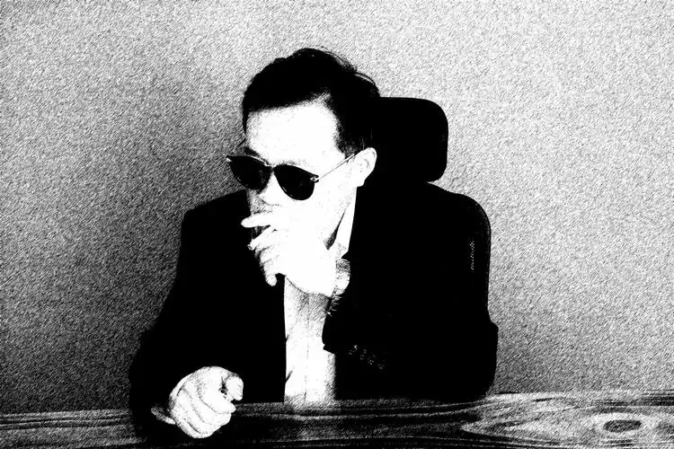 抽烟思考问题的人