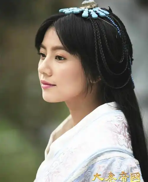 芈华扮演者(《大秦赋》导演有多喜欢锥子脸,女演员个个都是"下巴精")