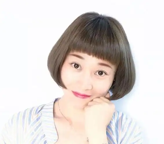 不敢剪短发,那这款"娃娃头"发型很适合你