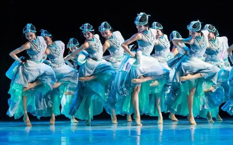 袅袅圣洁的女子群舞——天浴 上海歌舞团