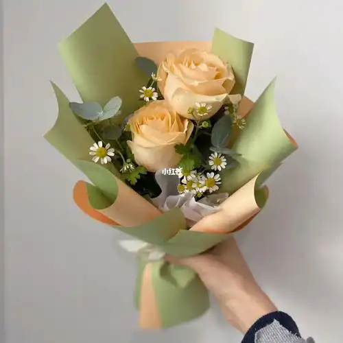 2朵香槟玫瑰小花束61送朋友伴手礼