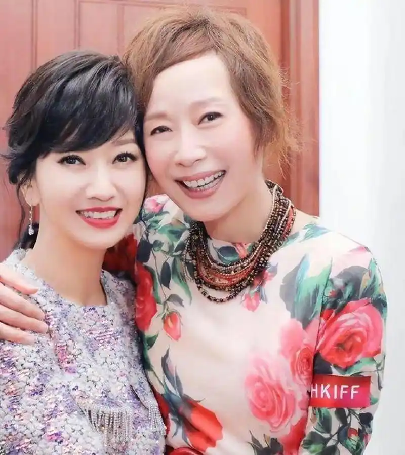 赵雅芝和叶童,凭借这部剧在内地闯出了一片天,哪怕如今过去了30年