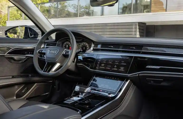 新款奥迪s8"黑武士"版正式发布 造型炫酷 百公里加速3.8秒