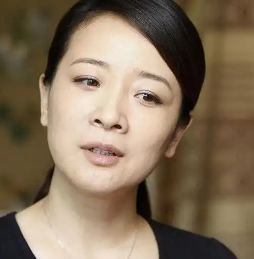 陈小艺是大家非常熟悉的女演员,曾经出演《外来妹》而被众人熟知,从此