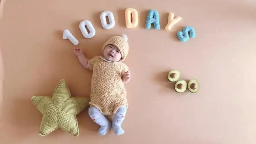 宝宝马上就要百天了,想记录一下这个时光.说干就干,马上租来衣服.