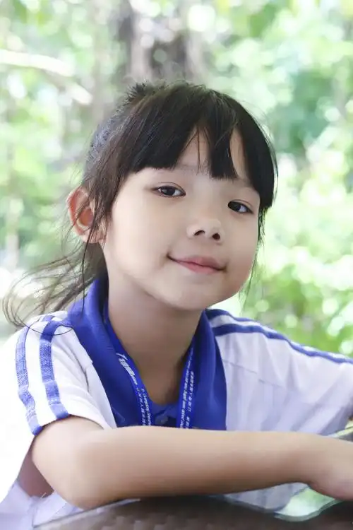 5岁的校服女神