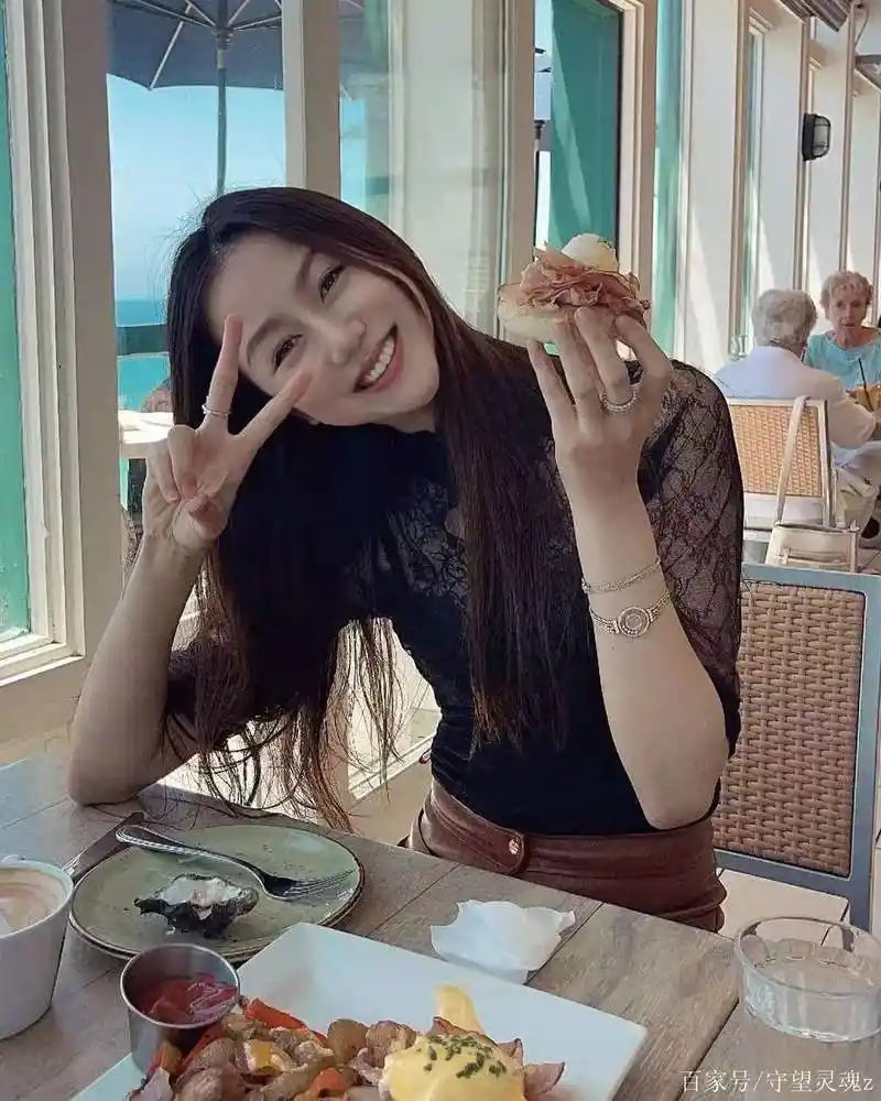 孙悦妻子陈露生活近照,她颜值依然很好看